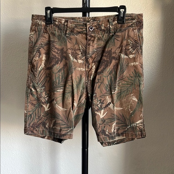 Lucky Brand Camo Print Cargo 33w Shorts - Brown and Green - Picture 1 of 7